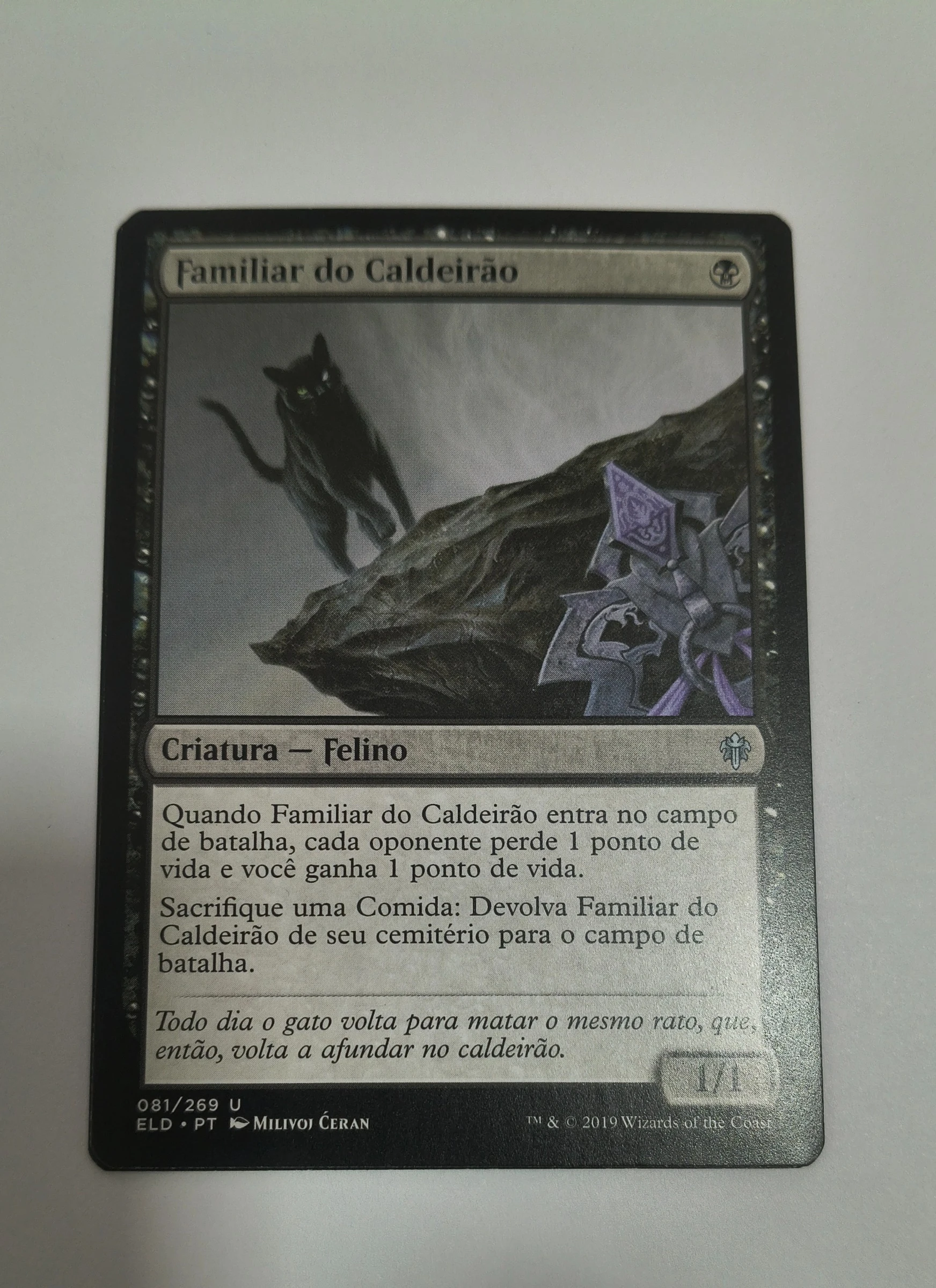 Familiar do Caldeirão (Throne of Eldraine #81) frente